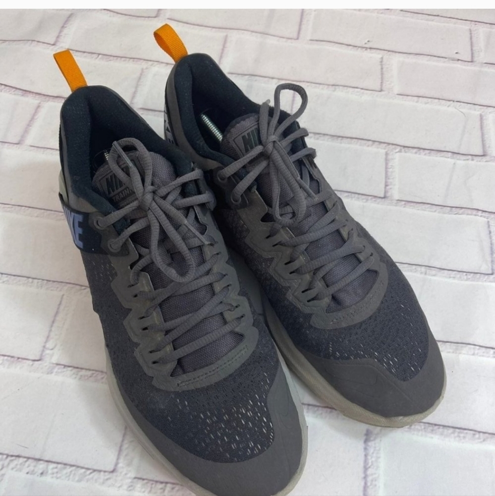 Nike shoes - Picture 4 of 9